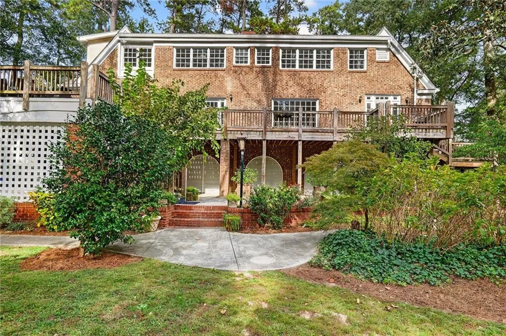 1018 Peachtree Battle Circle Nw, Atlanta, Georgia 30327, 5 Bedrooms Bedrooms, ,4 BathroomsBathrooms,Residential,For Sale,1018 Peachtree Battle Circle Nw,7661114