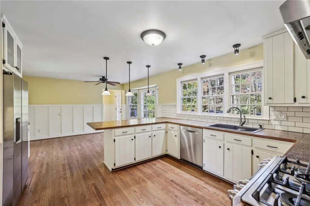 6340 River Overlook Drive, Atlanta, Georgia 30328, 4 Bedrooms Bedrooms, ,2 BathroomsBathrooms,Residential,Sold,6340 River Overlook Drive,7490091