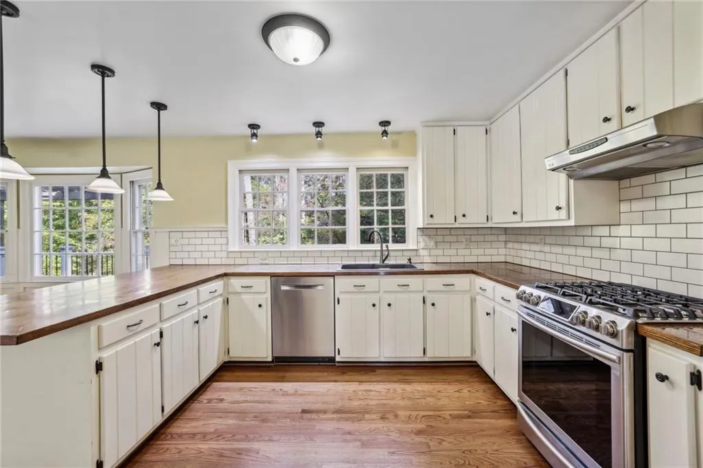 6340 River Overlook Drive, Atlanta, Georgia 30328, 4 Bedrooms Bedrooms, ,2 BathroomsBathrooms,Residential,Sold,6340 River Overlook Drive,7490091