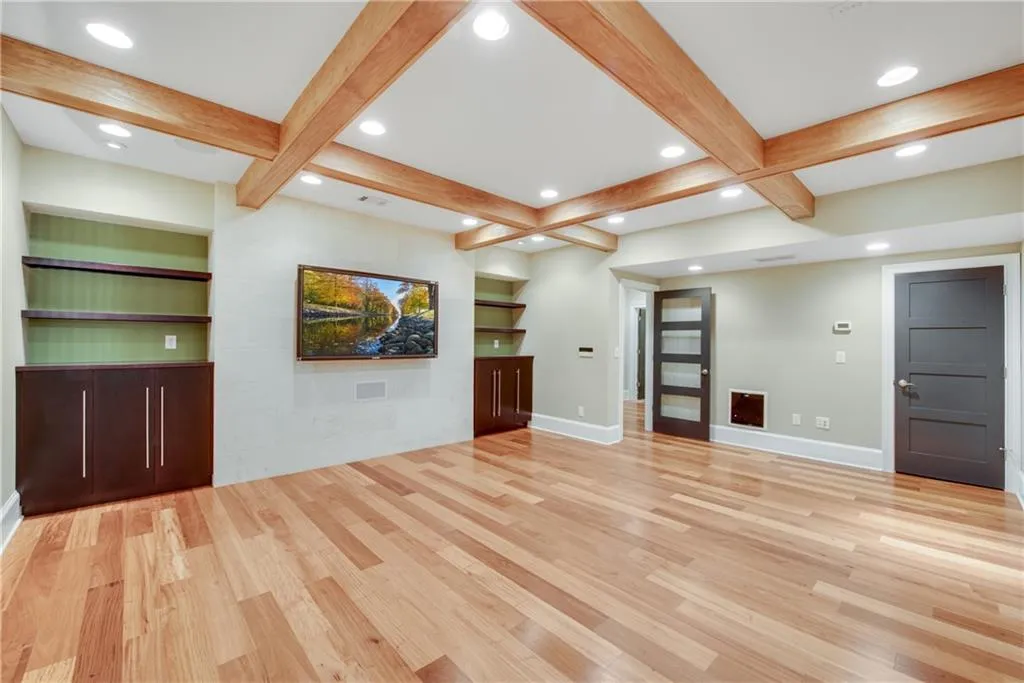 301 Forest Valley Court Ne, Atlanta, Georgia 30342, 6 Bedrooms Bedrooms, ,5 BathroomsBathrooms,Residential,Sold,301 Forest Valley Court Ne,6831840