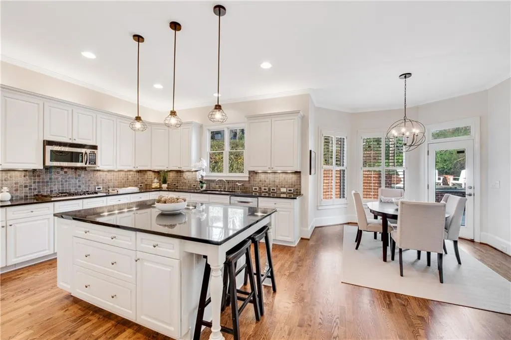 301 Forest Valley Court Ne, Atlanta, Georgia 30342, 6 Bedrooms Bedrooms, ,5 BathroomsBathrooms,Residential,Sold,301 Forest Valley Court Ne,6831840