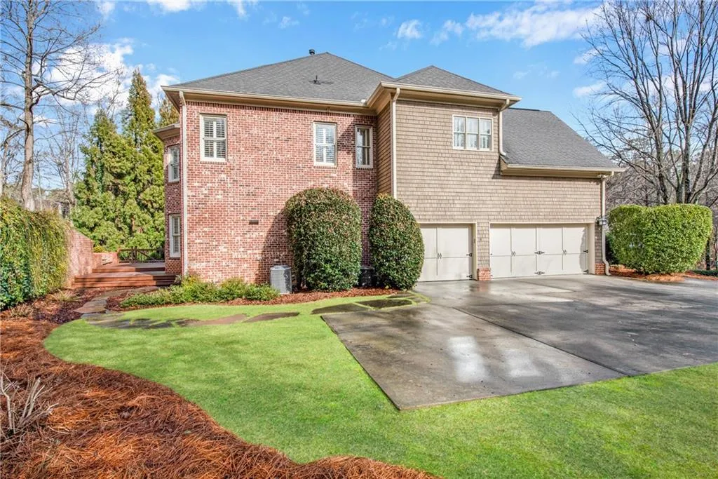 301 Forest Valley Court Ne, Atlanta, Georgia 30342, 6 Bedrooms Bedrooms, ,5 BathroomsBathrooms,Residential,Sold,301 Forest Valley Court Ne,6831840