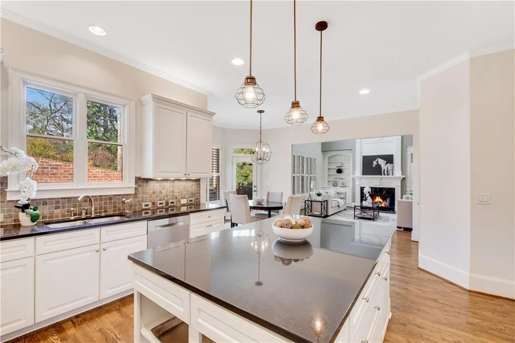 301 Forest Valley Court Ne, Atlanta, Georgia 30342, 6 Bedrooms Bedrooms, ,5 BathroomsBathrooms,Residential,Sold,301 Forest Valley Court Ne,6831840