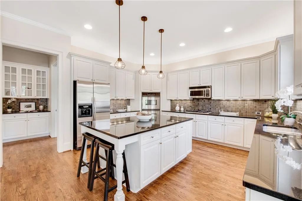 301 Forest Valley Court Ne, Atlanta, Georgia 30342, 6 Bedrooms Bedrooms, ,5 BathroomsBathrooms,Residential,Sold,301 Forest Valley Court Ne,6831840