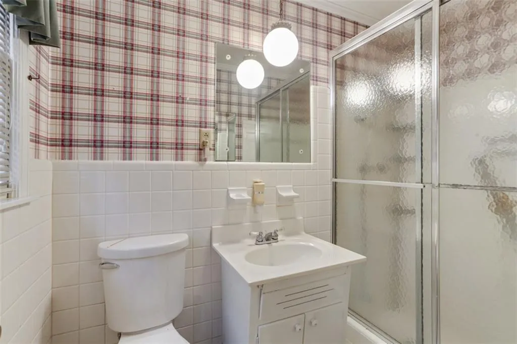 6185 Weatherly Drive, Sandy Springs, Georgia 30328, 4 Bedrooms Bedrooms, ,2 BathroomsBathrooms,Residential,Sold,6185 Weatherly Drive,6509784