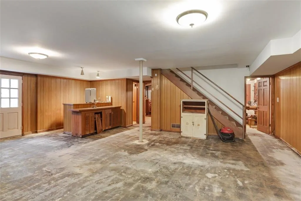 6185 Weatherly Drive, Sandy Springs, Georgia 30328, 4 Bedrooms Bedrooms, ,2 BathroomsBathrooms,Residential,Sold,6185 Weatherly Drive,6509784