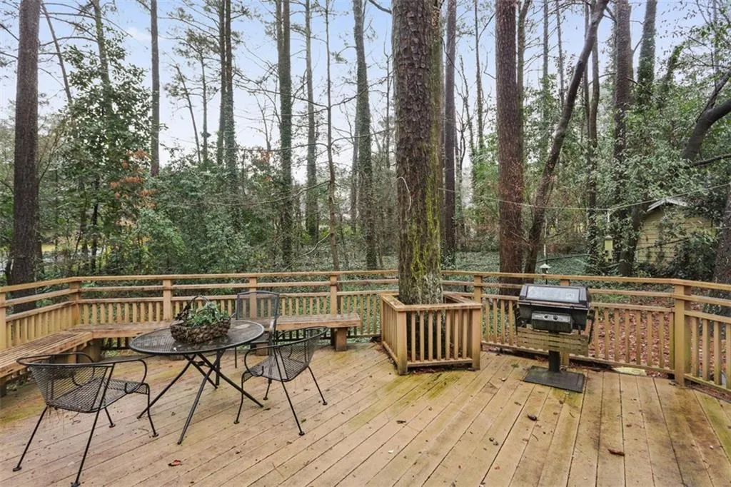 6185 Weatherly Drive, Sandy Springs, Georgia 30328, 4 Bedrooms Bedrooms, ,2 BathroomsBathrooms,Residential,Sold,6185 Weatherly Drive,6509784