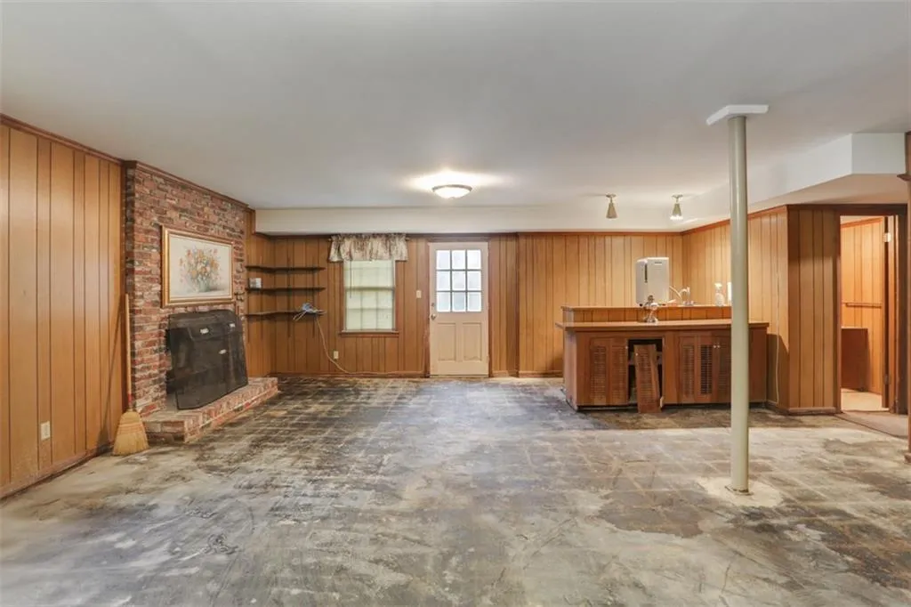 6185 Weatherly Drive, Sandy Springs, Georgia 30328, 4 Bedrooms Bedrooms, ,2 BathroomsBathrooms,Residential,Sold,6185 Weatherly Drive,6509784