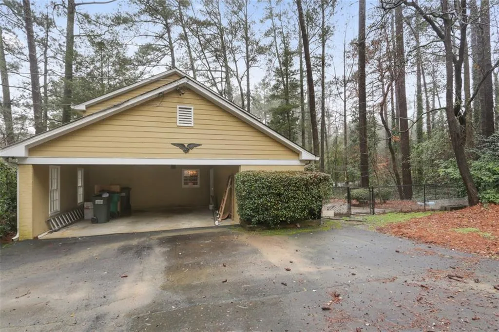 6185 Weatherly Drive, Sandy Springs, Georgia 30328, 4 Bedrooms Bedrooms, ,2 BathroomsBathrooms,Residential,Sold,6185 Weatherly Drive,6509784