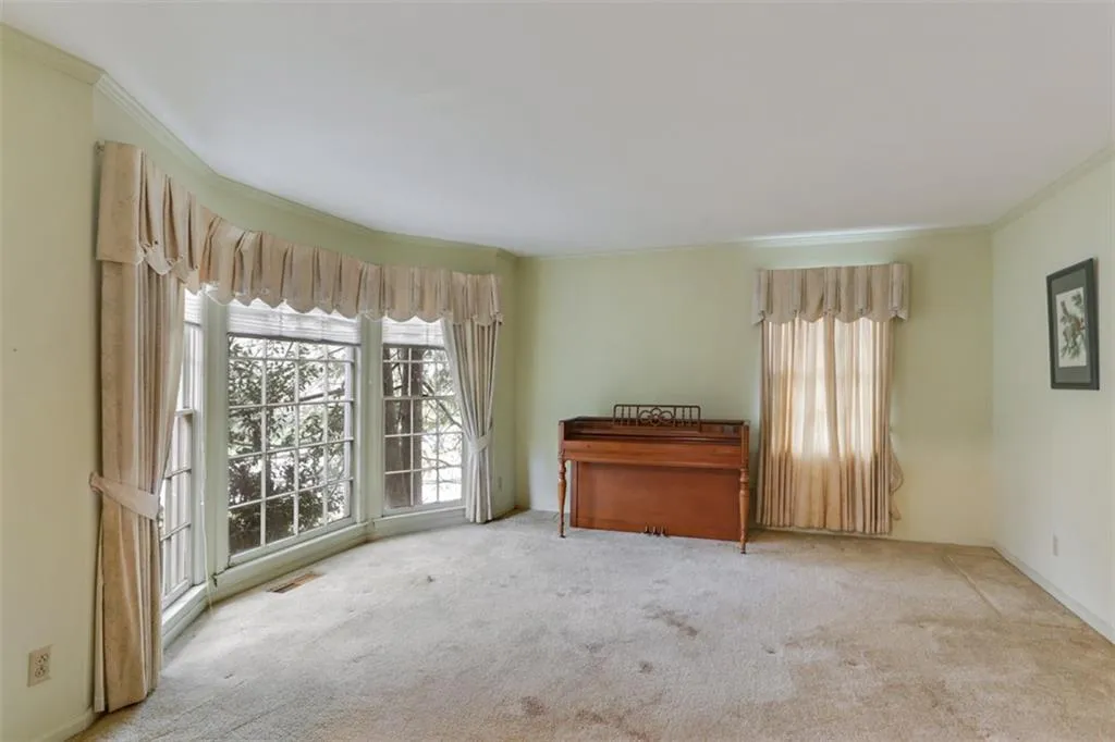 6185 Weatherly Drive, Sandy Springs, Georgia 30328, 4 Bedrooms Bedrooms, ,2 BathroomsBathrooms,Residential,Sold,6185 Weatherly Drive,6509784