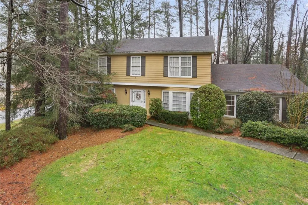 6185 Weatherly Drive, Sandy Springs, Georgia 30328, 4 Bedrooms Bedrooms, ,2 BathroomsBathrooms,Residential,Sold,6185 Weatherly Drive,6509784