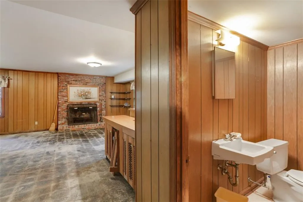 6185 Weatherly Drive, Sandy Springs, Georgia 30328, 4 Bedrooms Bedrooms, ,2 BathroomsBathrooms,Residential,Sold,6185 Weatherly Drive,6509784