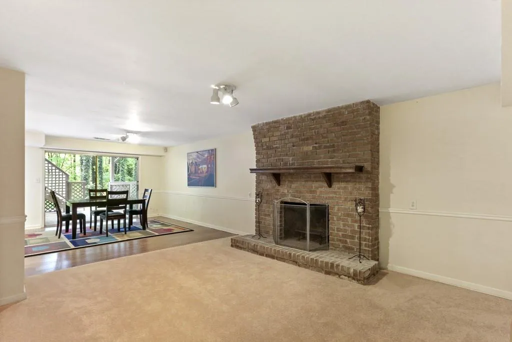 945 Buckhorn E, Sandy Springs, Georgia 30350, 5 Bedrooms Bedrooms, ,3 BathroomsBathrooms,Residential,Sold,945 Buckhorn E,6721618