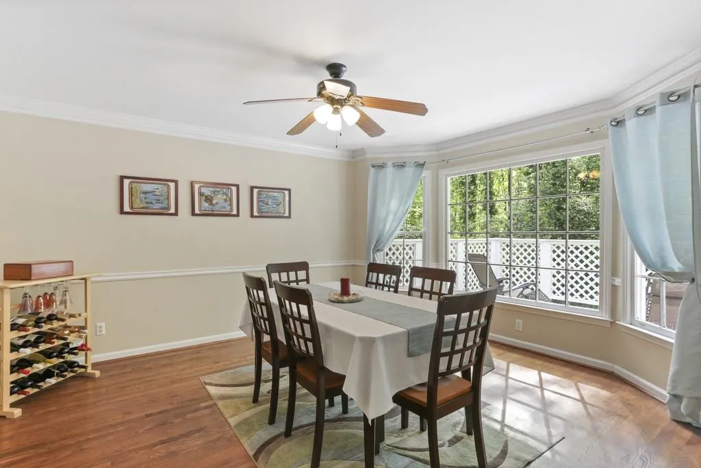 945 Buckhorn E, Sandy Springs, Georgia 30350, 5 Bedrooms Bedrooms, ,3 BathroomsBathrooms,Residential,Sold,945 Buckhorn E,6721618