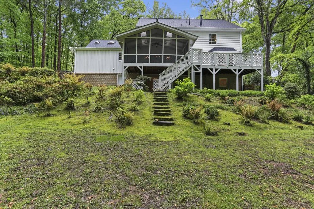 945 Buckhorn E, Sandy Springs, Georgia 30350, 5 Bedrooms Bedrooms, ,3 BathroomsBathrooms,Residential,Sold,945 Buckhorn E,6721618
