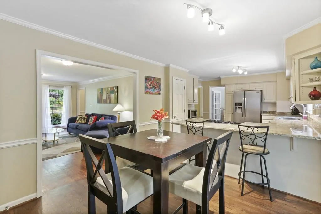 945 Buckhorn E, Sandy Springs, Georgia 30350, 5 Bedrooms Bedrooms, ,3 BathroomsBathrooms,Residential,Sold,945 Buckhorn E,6721618
