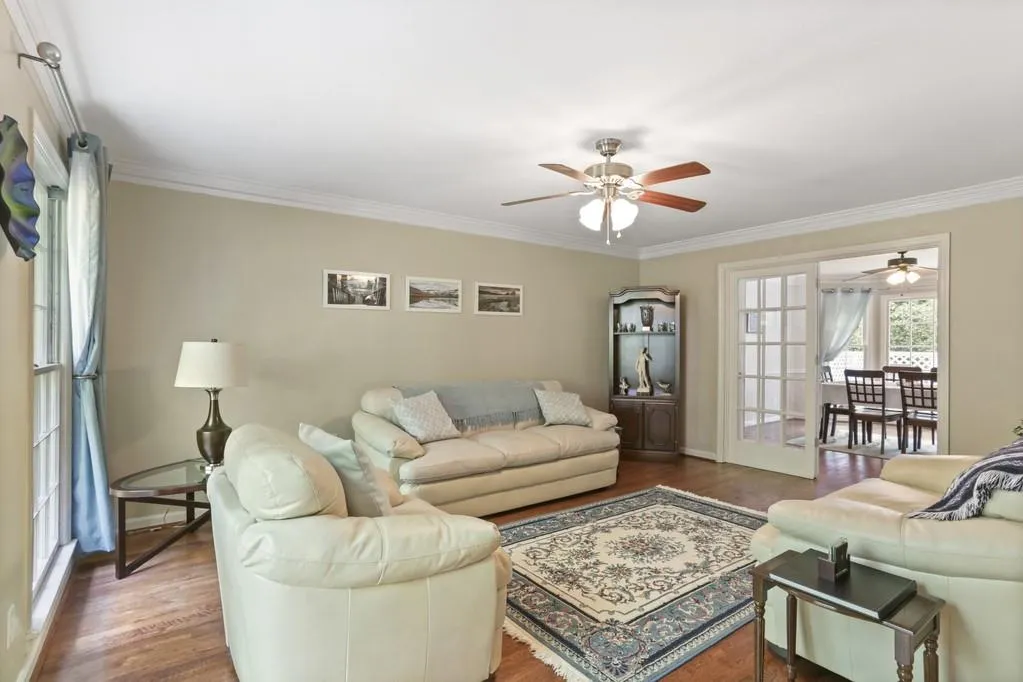 945 Buckhorn E, Sandy Springs, Georgia 30350, 5 Bedrooms Bedrooms, ,3 BathroomsBathrooms,Residential,Sold,945 Buckhorn E,6721618