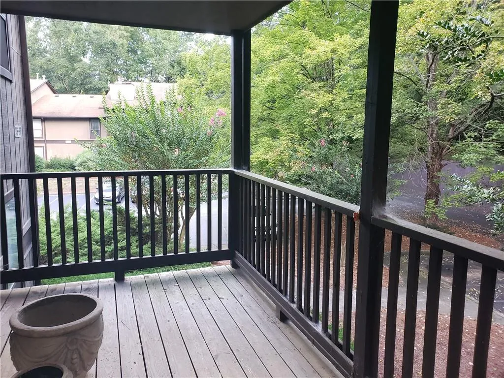 906 River Run Drive, Sandy Springs, Georgia 30350, 2 Bedrooms Bedrooms, ,2 BathroomsBathrooms,Residential,Sold,906 River Run Drive,7111537