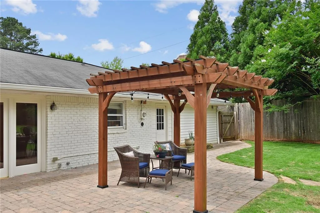 258 Meadowbrook Drive, Atlanta, Georgia 30342, 3 Bedrooms Bedrooms, ,2 BathroomsBathrooms,Residential,Sold,258 Meadowbrook Drive,6742048