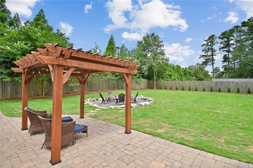 258 Meadowbrook Drive, Atlanta, Georgia 30342, 3 Bedrooms Bedrooms, ,2 BathroomsBathrooms,Residential,Sold,258 Meadowbrook Drive,6742048