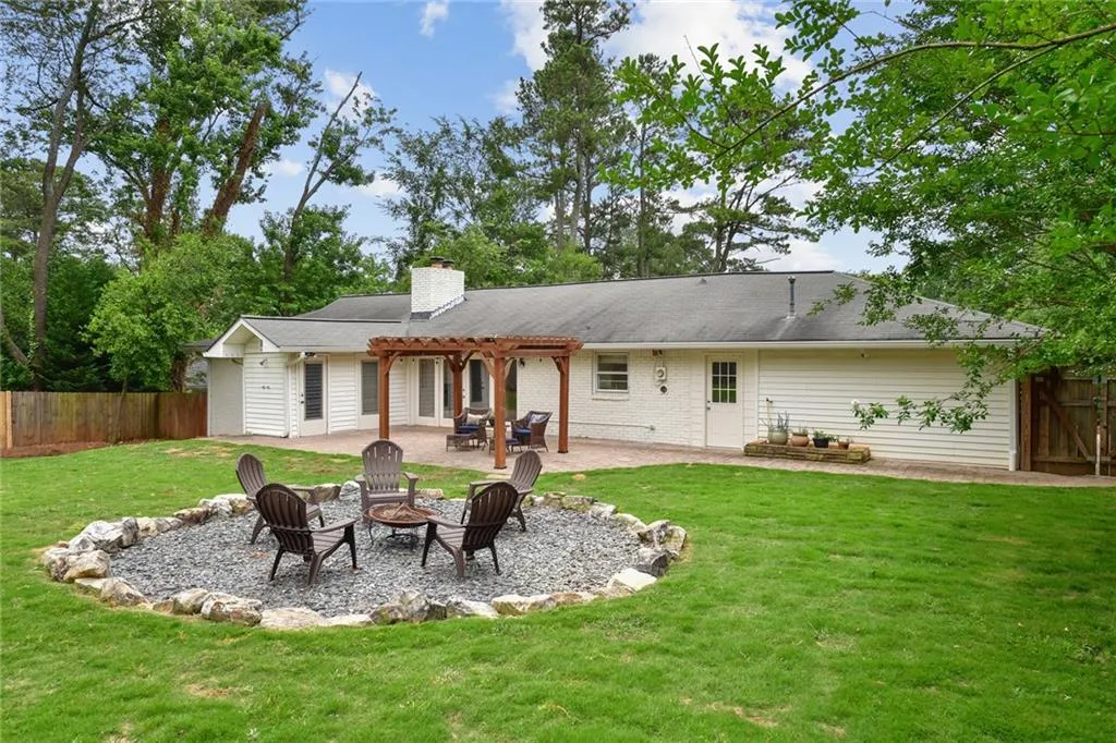258 Meadowbrook Drive, Atlanta, Georgia 30342, 3 Bedrooms Bedrooms, ,2 BathroomsBathrooms,Residential,Sold,258 Meadowbrook Drive,6742048