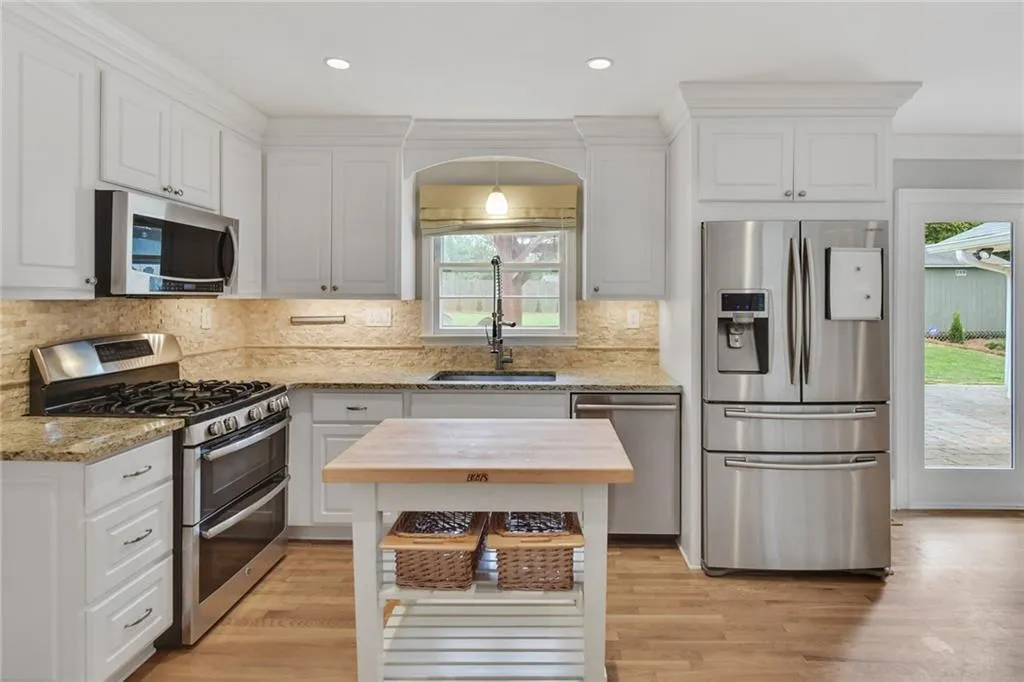 258 Meadowbrook Drive, Atlanta, Georgia 30342, 3 Bedrooms Bedrooms, ,2 BathroomsBathrooms,Residential,Sold,258 Meadowbrook Drive,6742048
