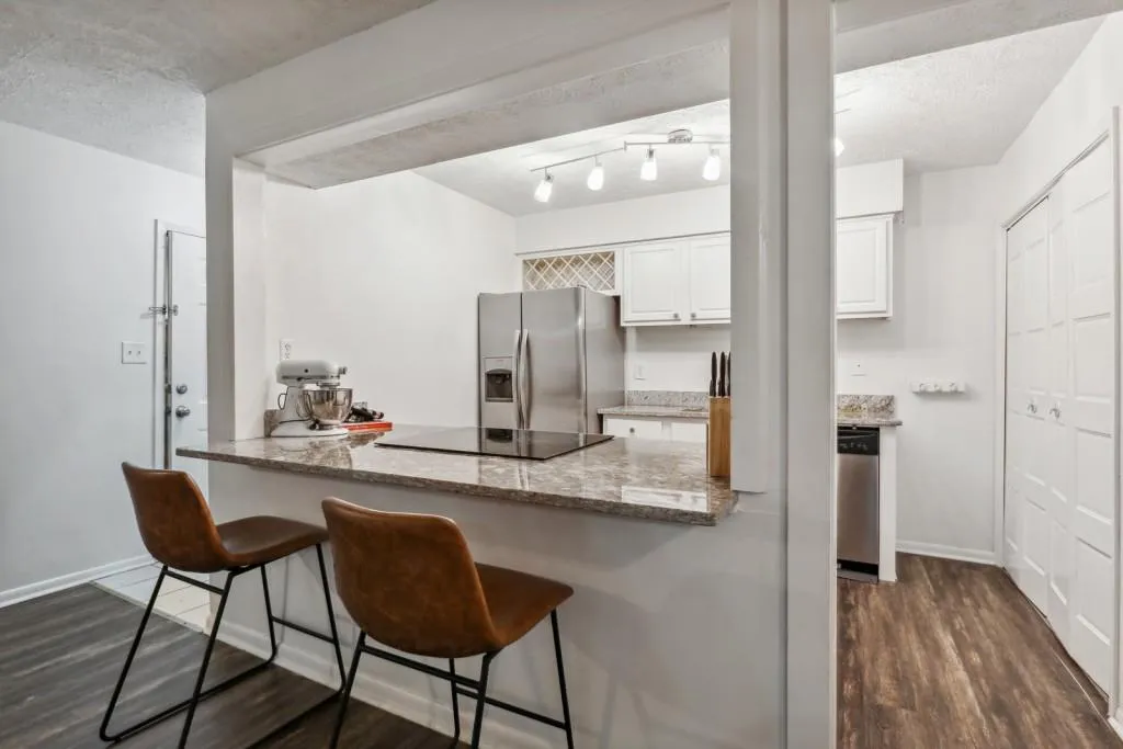 5159 Roswell Road Unit 1, Sandy Springs, Georgia 30342, 1 Bedroom Bedrooms, ,1 BathroomBathrooms,Residential,Sold,5159 Roswell Road Unit 1,7115201