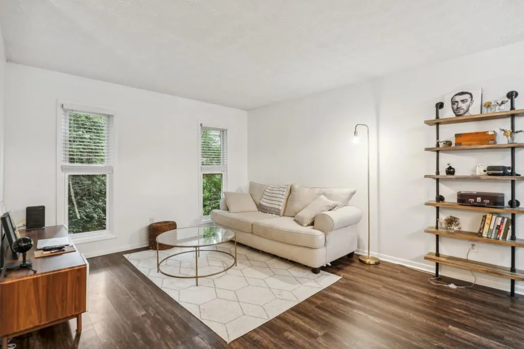 5159 Roswell Road Unit 1, Sandy Springs, Georgia 30342, 1 Bedroom Bedrooms, ,1 BathroomBathrooms,Residential,Sold,5159 Roswell Road Unit 1,7115201