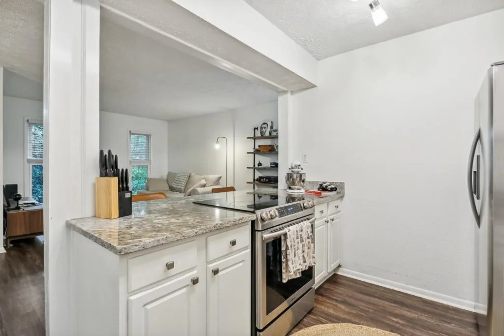 5159 Roswell Road Unit 1, Sandy Springs, Georgia 30342, 1 Bedroom Bedrooms, ,1 BathroomBathrooms,Residential,Sold,5159 Roswell Road Unit 1,7115201