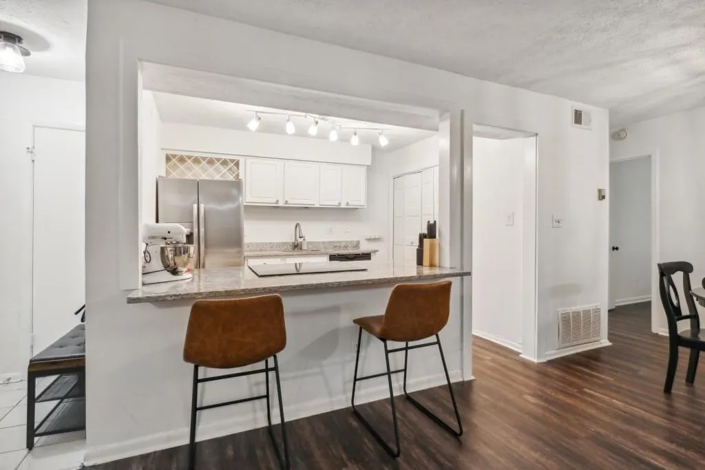 5159 Roswell Road Unit 1, Sandy Springs, Georgia 30342, 1 Bedroom Bedrooms, ,1 BathroomBathrooms,Residential,Sold,5159 Roswell Road Unit 1,7115201