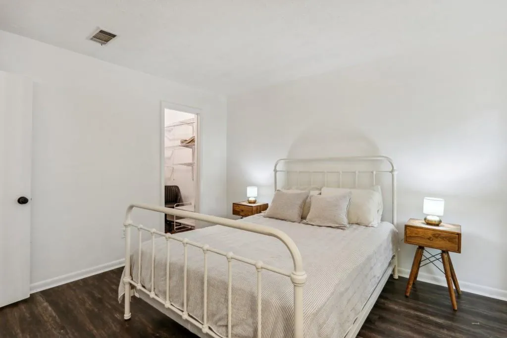 5159 Roswell Road Unit 1, Sandy Springs, Georgia 30342, 1 Bedroom Bedrooms, ,1 BathroomBathrooms,Residential,Sold,5159 Roswell Road Unit 1,7115201