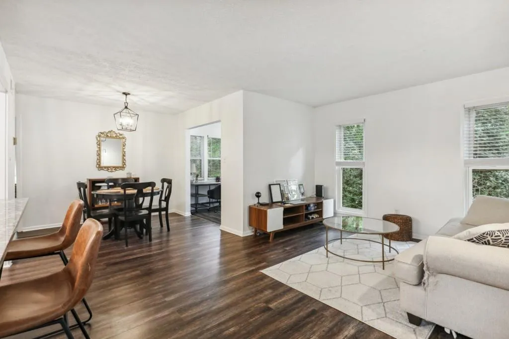 5159 Roswell Road Unit 1, Sandy Springs, Georgia 30342, 1 Bedroom Bedrooms, ,1 BathroomBathrooms,Residential,Sold,5159 Roswell Road Unit 1,7115201