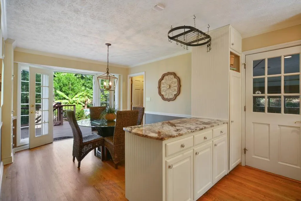 7985 Saddle Ridge Drive, Sandy Springs, Georgia 30350, 5 Bedrooms Bedrooms, ,3 BathroomsBathrooms,Residential,Sold,7985 Saddle Ridge Drive,6117627