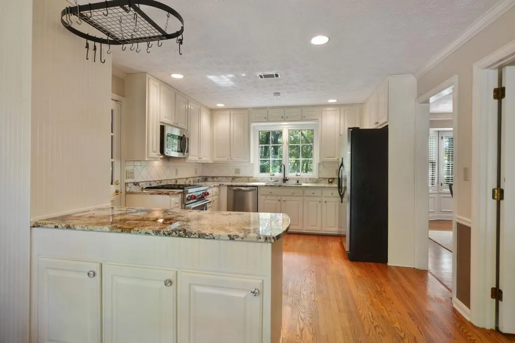 7985 Saddle Ridge Drive, Sandy Springs, Georgia 30350, 5 Bedrooms Bedrooms, ,3 BathroomsBathrooms,Residential,Sold,7985 Saddle Ridge Drive,6117627