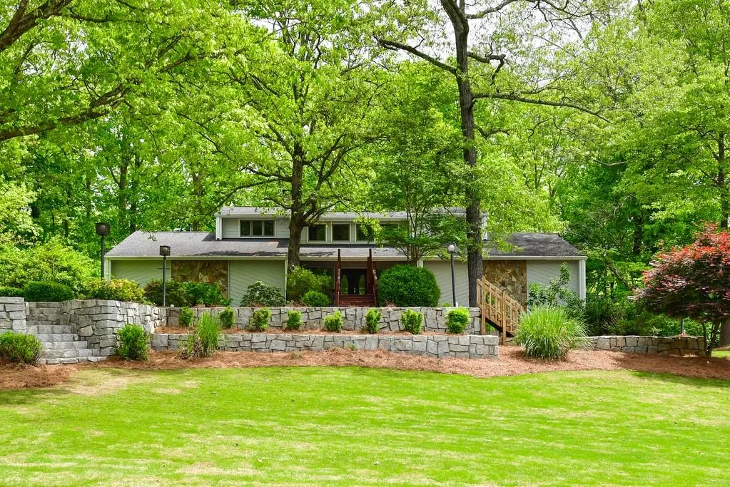 325 Skyridge Drive, Sandy Springs, Georgia 30350, 5 Bedrooms Bedrooms, ,4 BathroomsBathrooms,Residential,Sold,325 Skyridge Drive,6539376