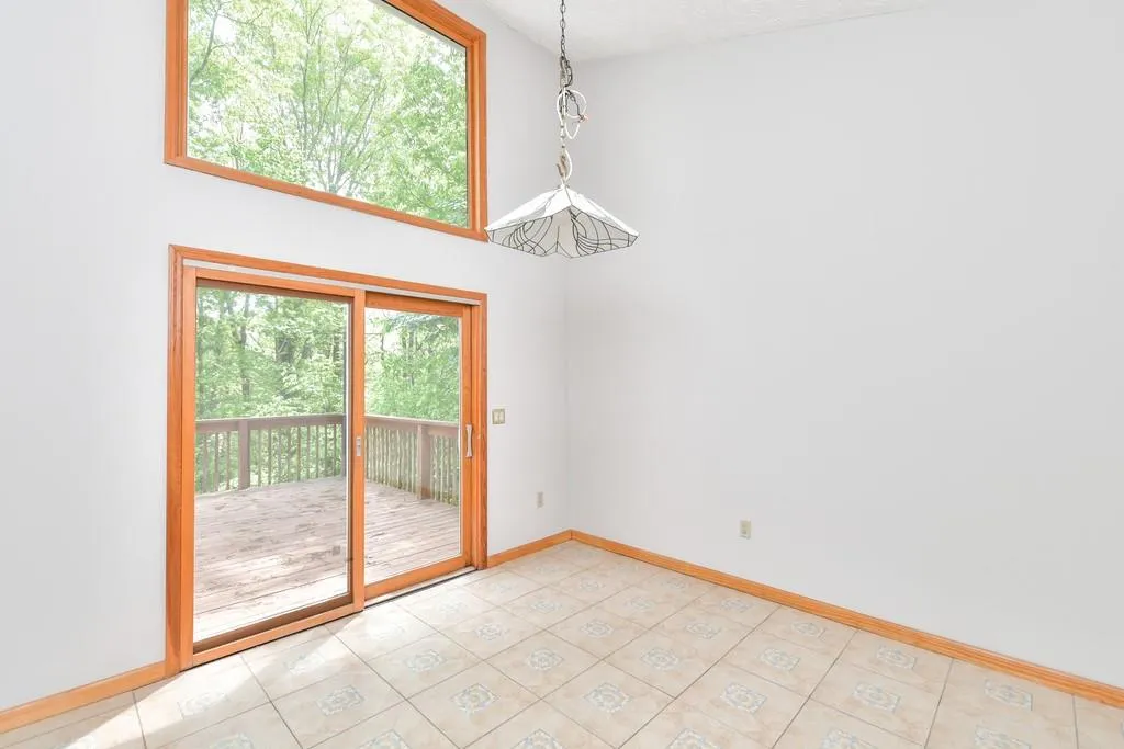 325 Skyridge Drive, Sandy Springs, Georgia 30350, 5 Bedrooms Bedrooms, ,4 BathroomsBathrooms,Residential,Sold,325 Skyridge Drive,6539376