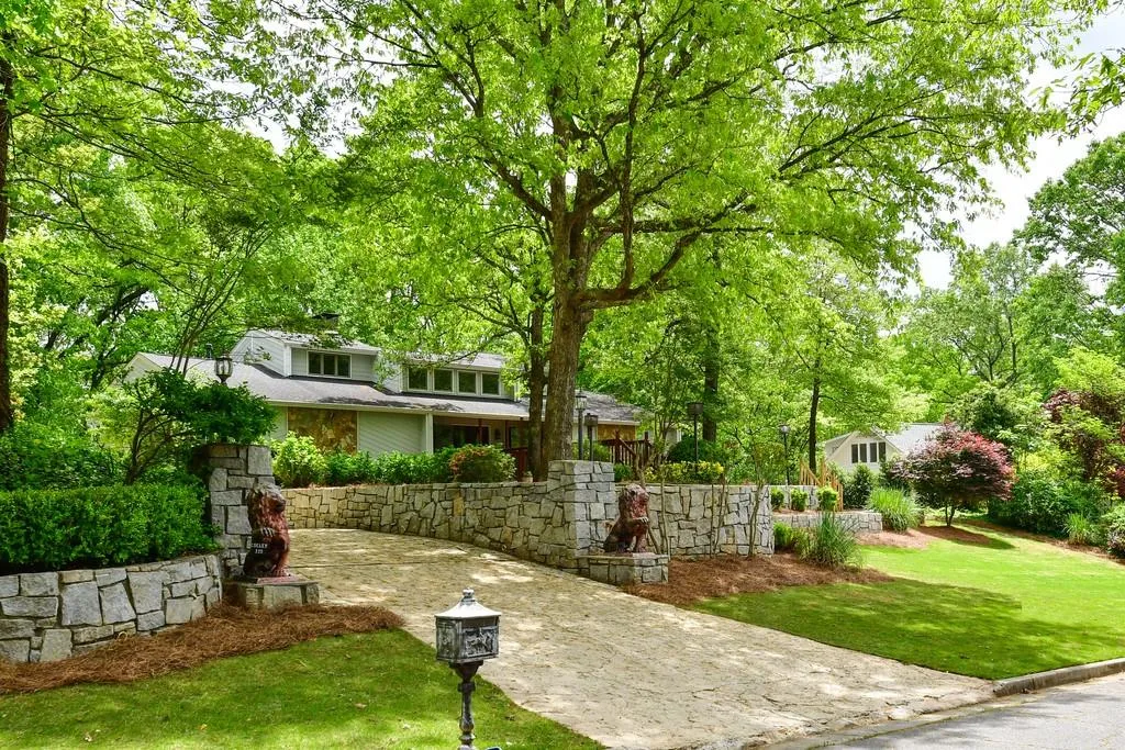 325 Skyridge Drive, Sandy Springs, Georgia 30350, 5 Bedrooms Bedrooms, ,4 BathroomsBathrooms,Residential,Sold,325 Skyridge Drive,6539376