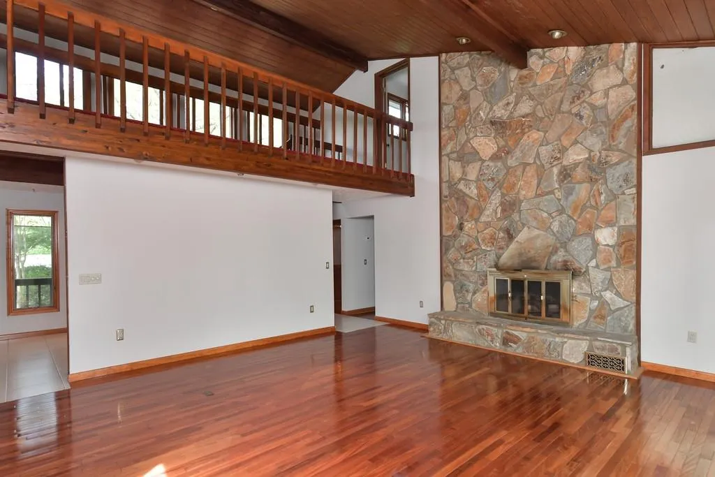 325 Skyridge Drive, Sandy Springs, Georgia 30350, 5 Bedrooms Bedrooms, ,4 BathroomsBathrooms,Residential,Sold,325 Skyridge Drive,6539376