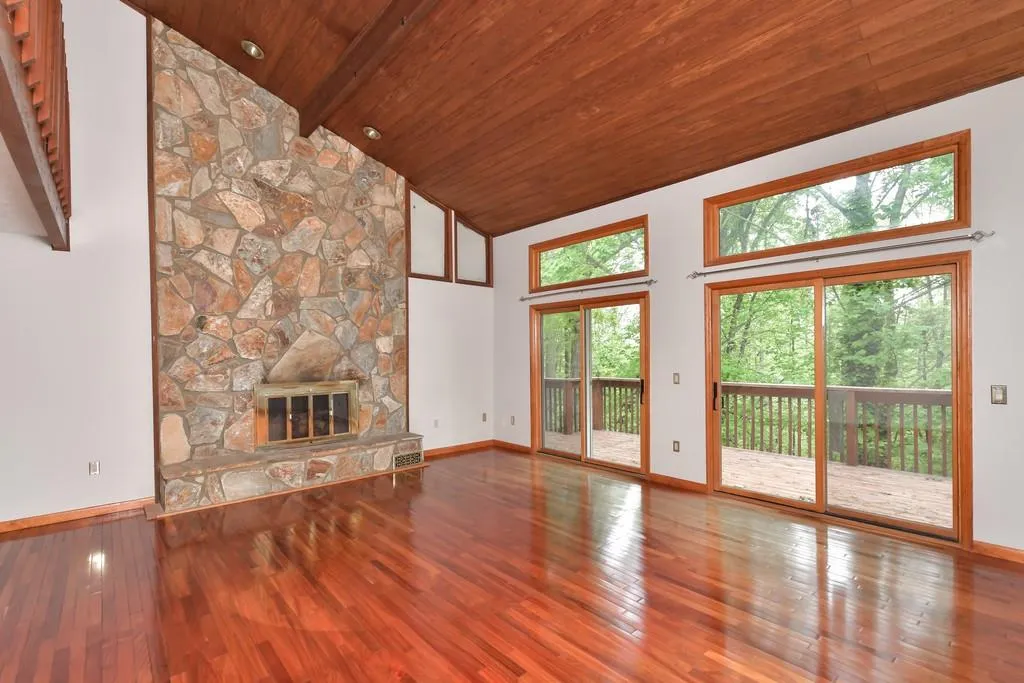 325 Skyridge Drive, Sandy Springs, Georgia 30350, 5 Bedrooms Bedrooms, ,4 BathroomsBathrooms,Residential,Sold,325 Skyridge Drive,6539376