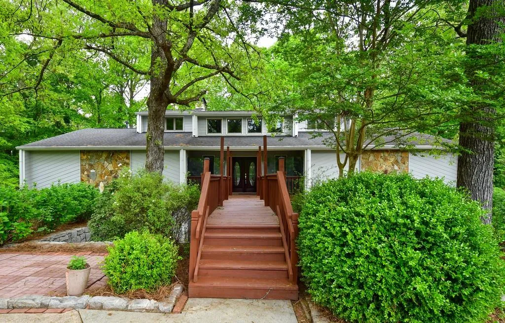 325 Skyridge Drive, Sandy Springs, Georgia 30350, 5 Bedrooms Bedrooms, ,4 BathroomsBathrooms,Residential,Sold,325 Skyridge Drive,6539376