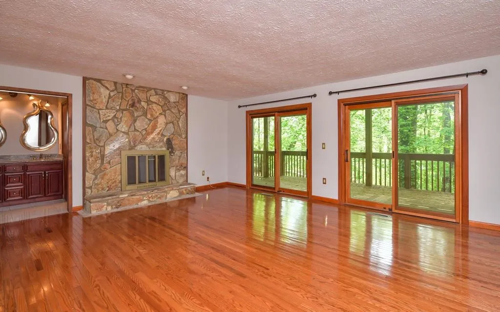 325 Skyridge Drive, Sandy Springs, Georgia 30350, 5 Bedrooms Bedrooms, ,4 BathroomsBathrooms,Residential,Sold,325 Skyridge Drive,6539376