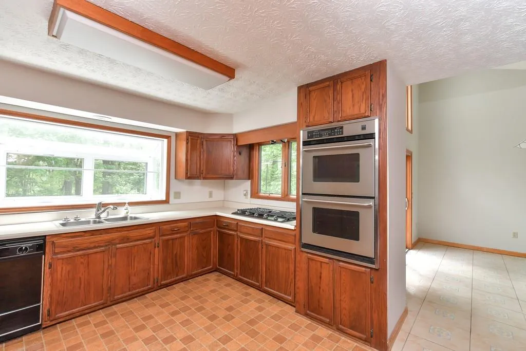325 Skyridge Drive, Sandy Springs, Georgia 30350, 5 Bedrooms Bedrooms, ,4 BathroomsBathrooms,Residential,Sold,325 Skyridge Drive,6539376