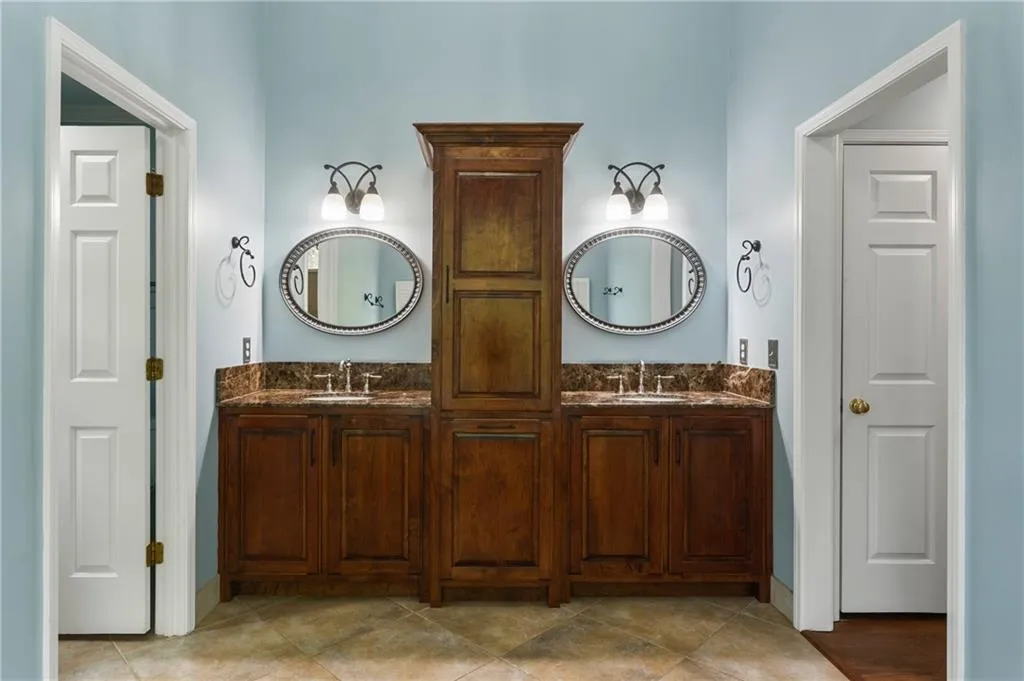7860 Fawndale Way, Sandy Springs, Georgia 30350, 6 Bedrooms Bedrooms, ,5 BathroomsBathrooms,Residential,Sold,7860 Fawndale Way,6865067