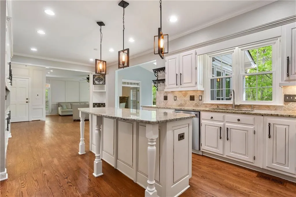 7860 Fawndale Way, Sandy Springs, Georgia 30350, 6 Bedrooms Bedrooms, ,5 BathroomsBathrooms,Residential,Sold,7860 Fawndale Way,6865067