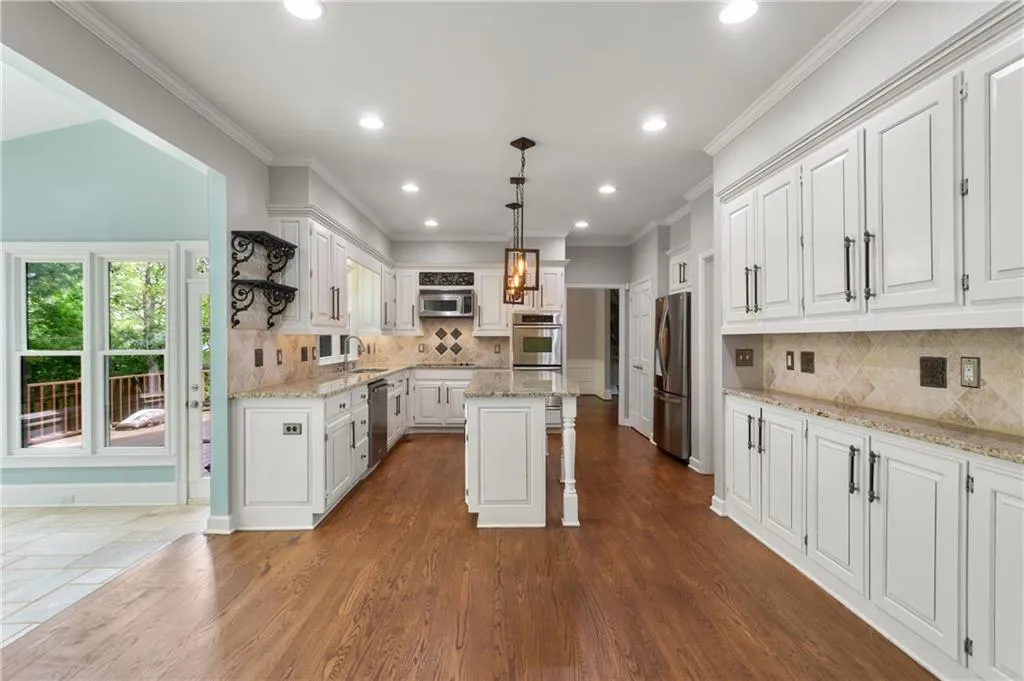 7860 Fawndale Way, Sandy Springs, Georgia 30350, 6 Bedrooms Bedrooms, ,5 BathroomsBathrooms,Residential,Sold,7860 Fawndale Way,6865067