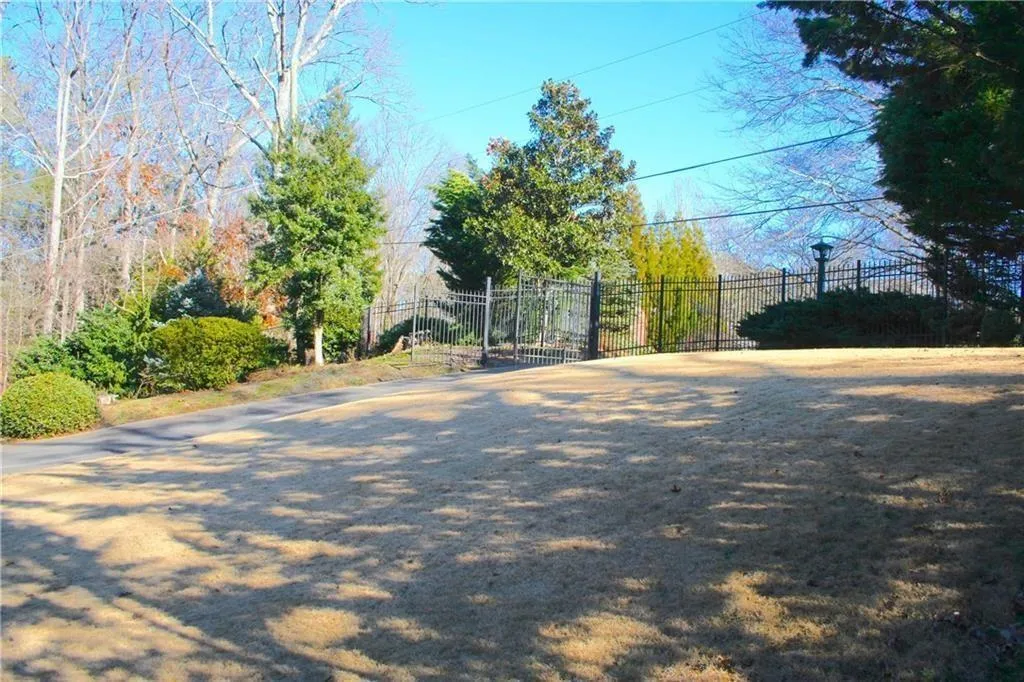 5080 Riverview Road, Atlanta, Georgia 30327, 6 Bedrooms Bedrooms, ,4 BathroomsBathrooms,Residential,Sold,5080 Riverview Road,6661402