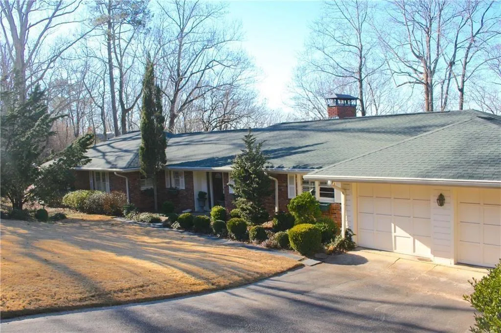 5080 Riverview Road, Atlanta, Georgia 30327, 6 Bedrooms Bedrooms, ,4 BathroomsBathrooms,Residential,Sold,5080 Riverview Road,6661402