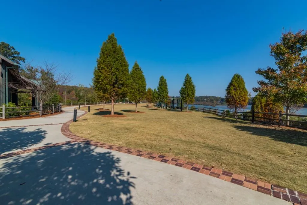 6980 Roswell Road Unit E2, Sandy Springs, Georgia 30328, 2 Bedrooms Bedrooms, ,2 BathroomsBathrooms,Residential,Sold,6980 Roswell Road Unit E2,5815649