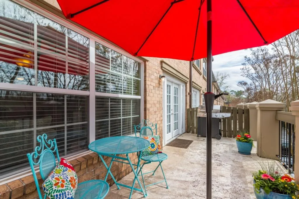 6980 Roswell Road Unit E2, Sandy Springs, Georgia 30328, 2 Bedrooms Bedrooms, ,2 BathroomsBathrooms,Residential,Sold,6980 Roswell Road Unit E2,5815649