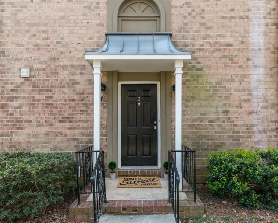 6980 Roswell Road Unit E2, Sandy Springs, Georgia 30328, 2 Bedrooms Bedrooms, ,2 BathroomsBathrooms,Residential,Sold,6980 Roswell Road Unit E2,5815649